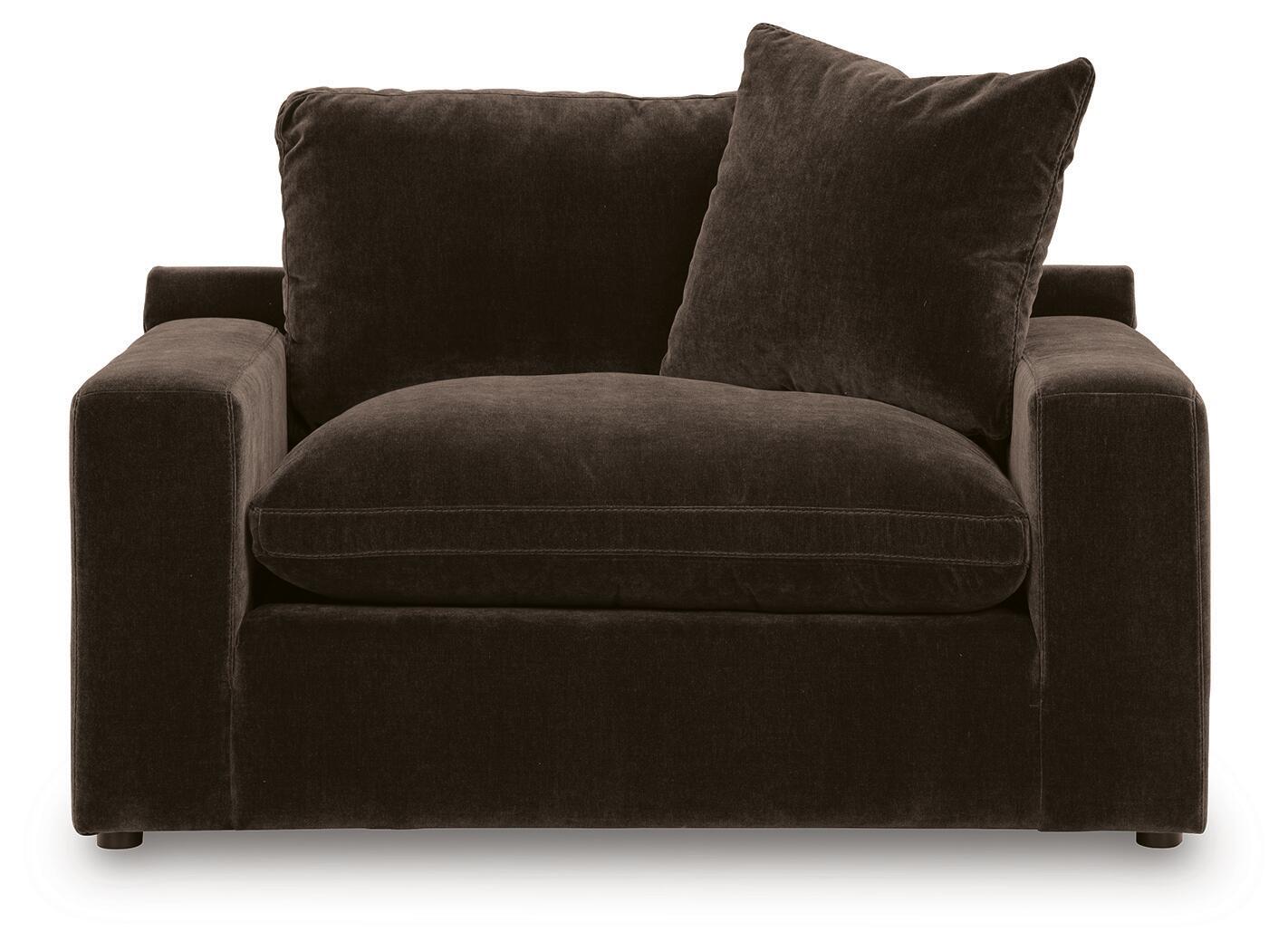 Maxton Heights - Chair And A Half