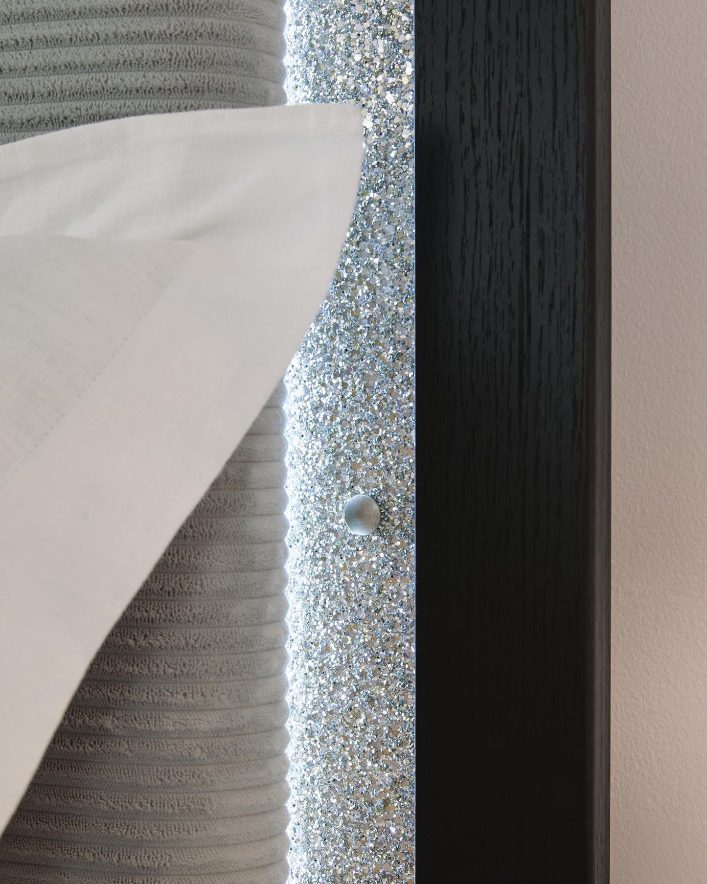 Maeling - Upholstered Panel Bed
