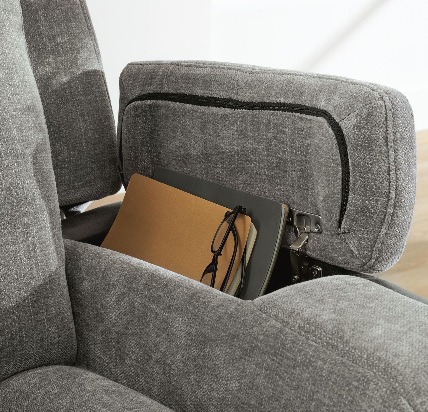 Mixed Motion - Power Reclining Loveseat With Console / Adjustable Headrest