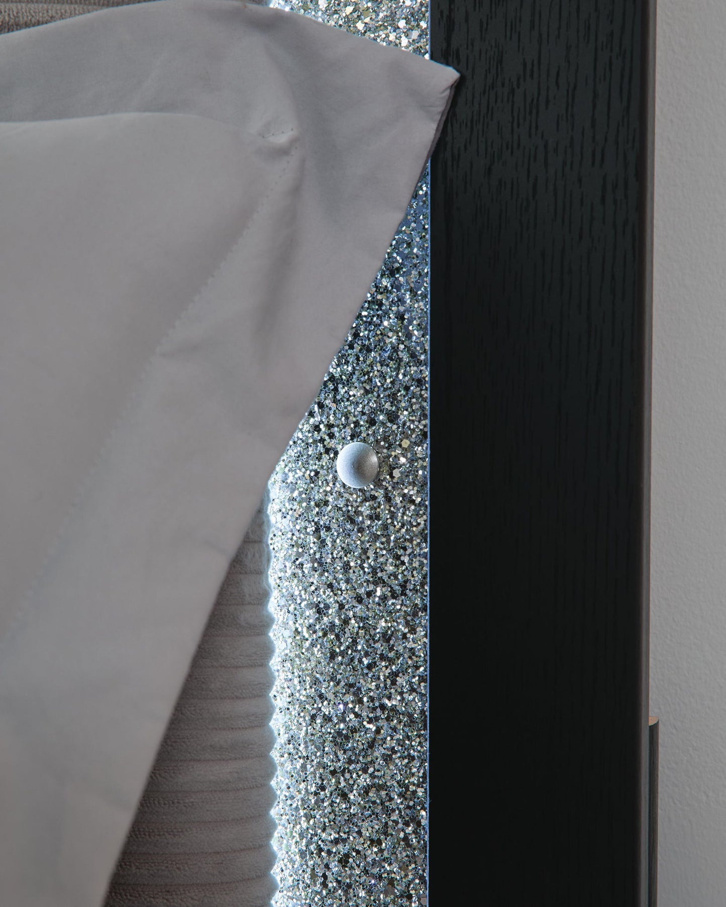 Maeling - Upholstered Panel Bed