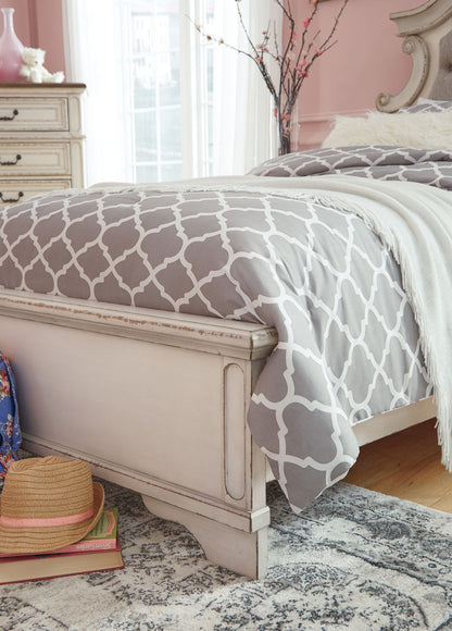 Realyn - Panel Bed