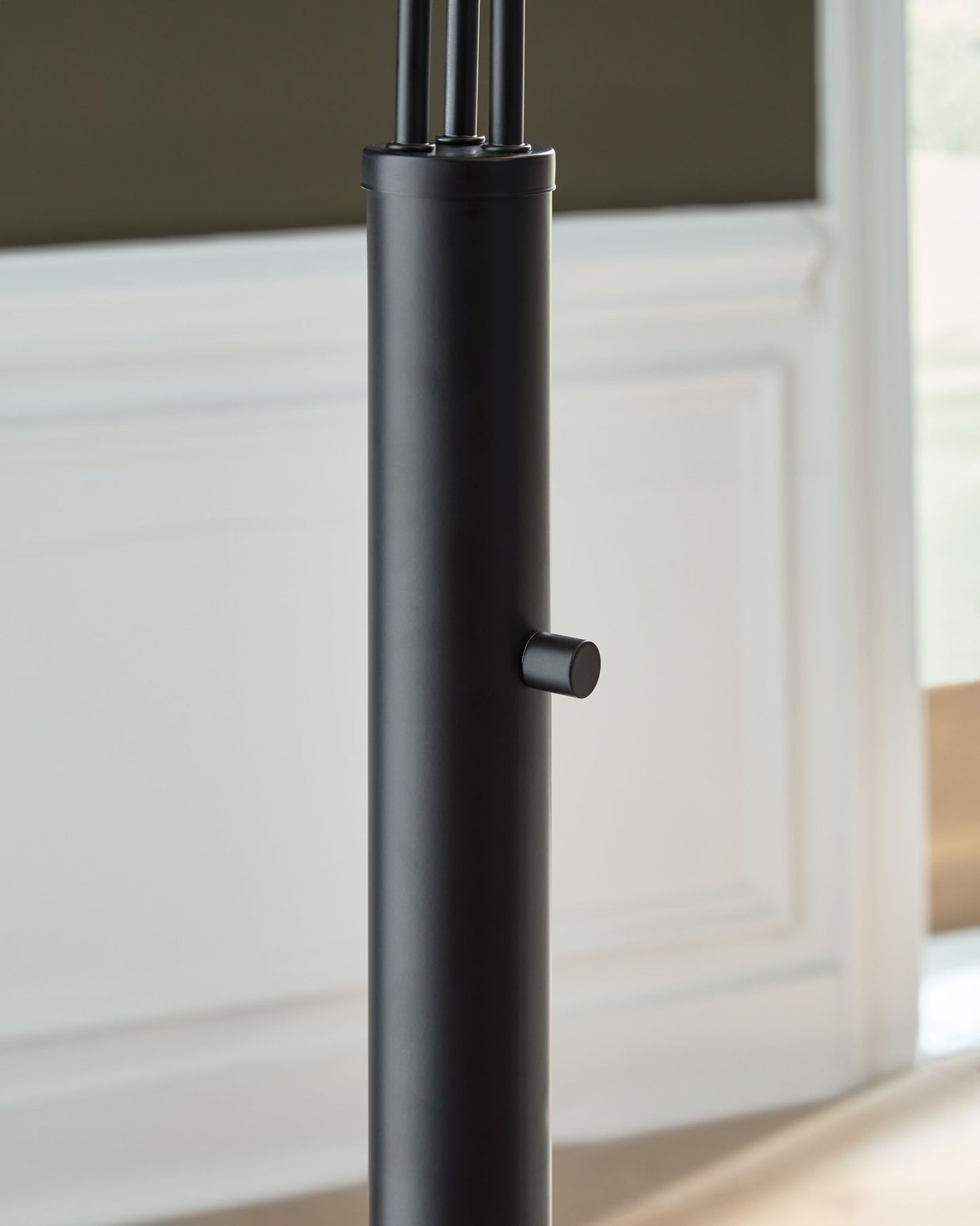 Gibbswellner - Metal Arc Lamp - Black