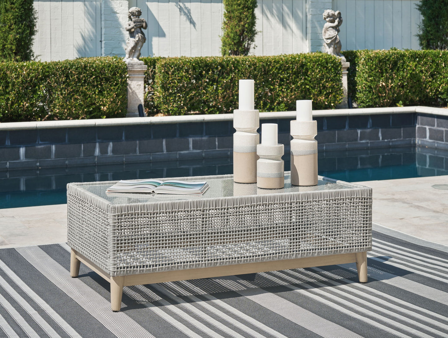 Seton Creek - Rectangular Cocktail Table - Gray