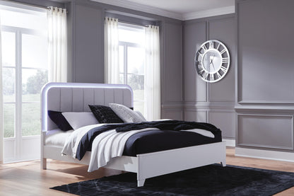Jarlee - 4 Pc. - King Panel Bed, Dresser, Mirror And Nightstand - White