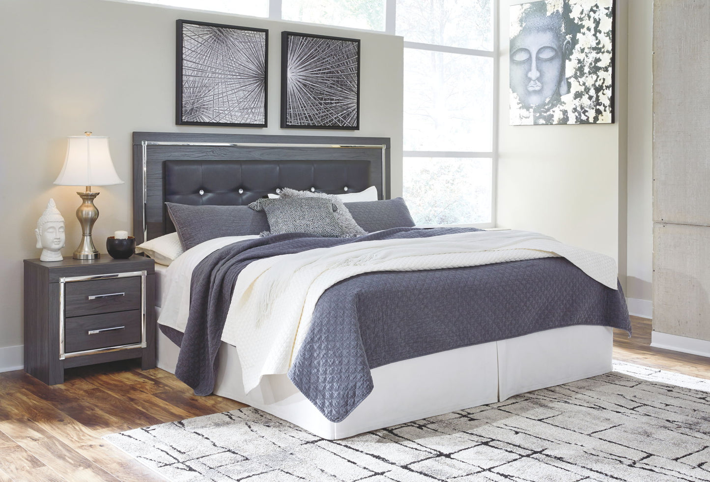 Lodanna - Panel Bed