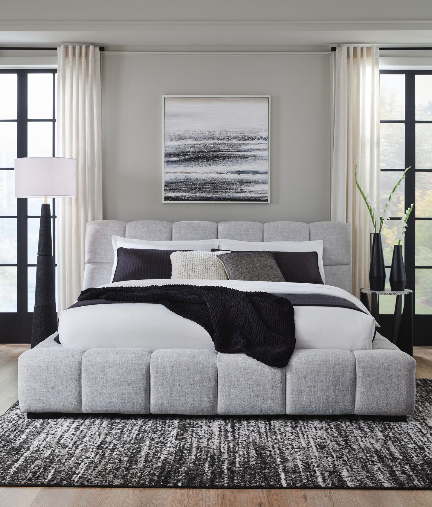 Grendusk - Upholstered Bed