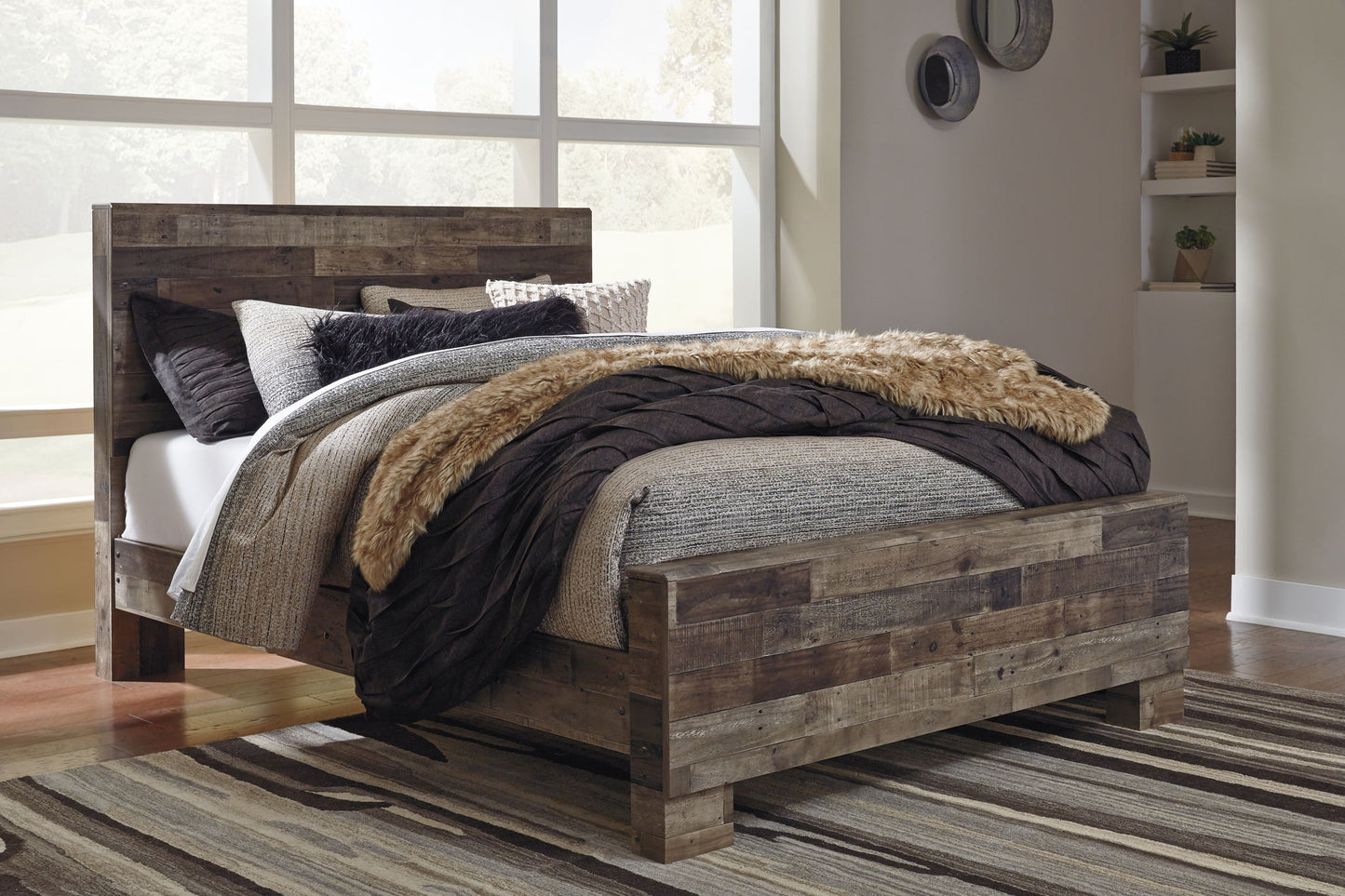 Derekson - Panel Bed