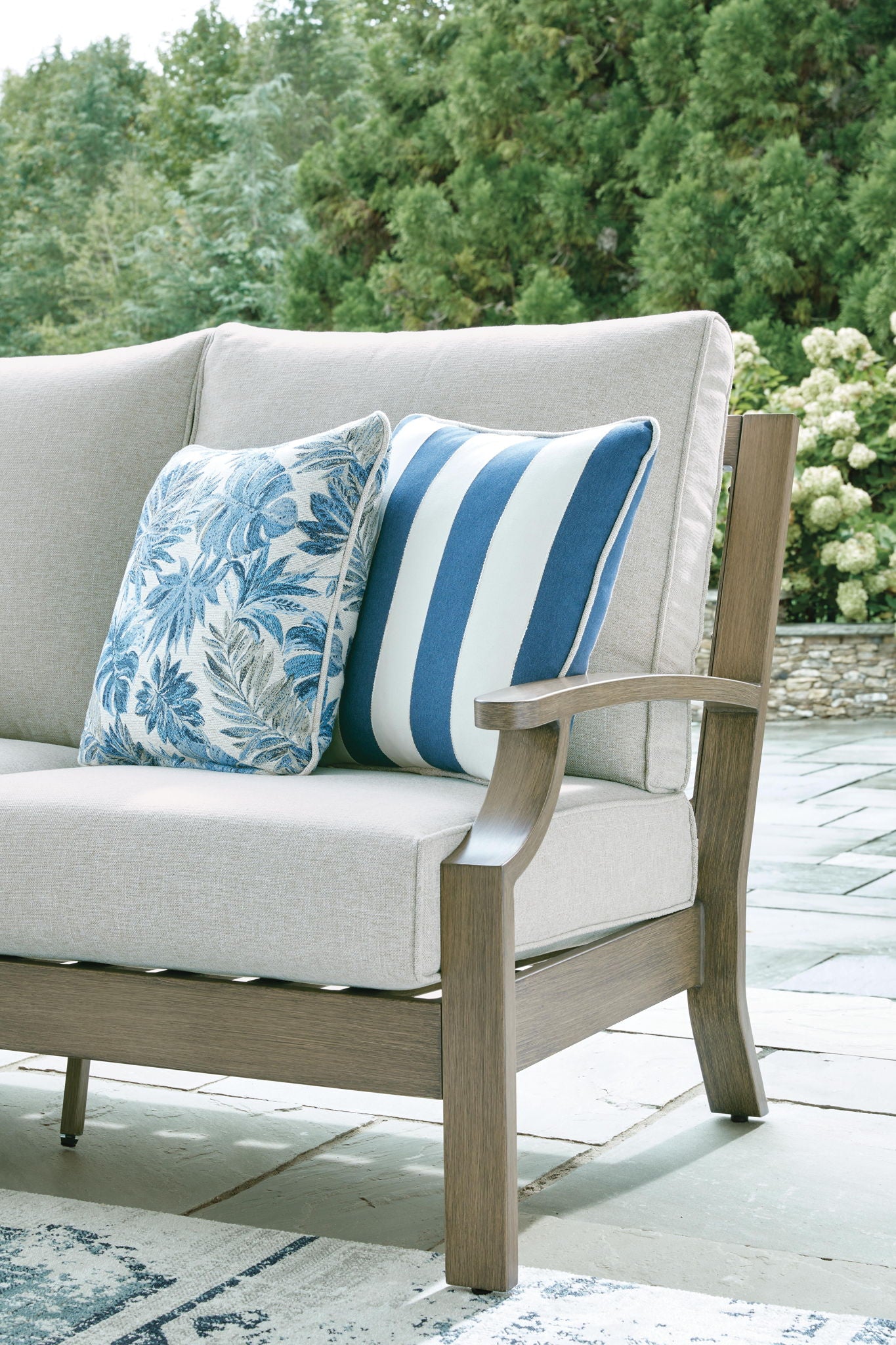 Rainier Ranch - Sofa With Cushion - Brown / Beige