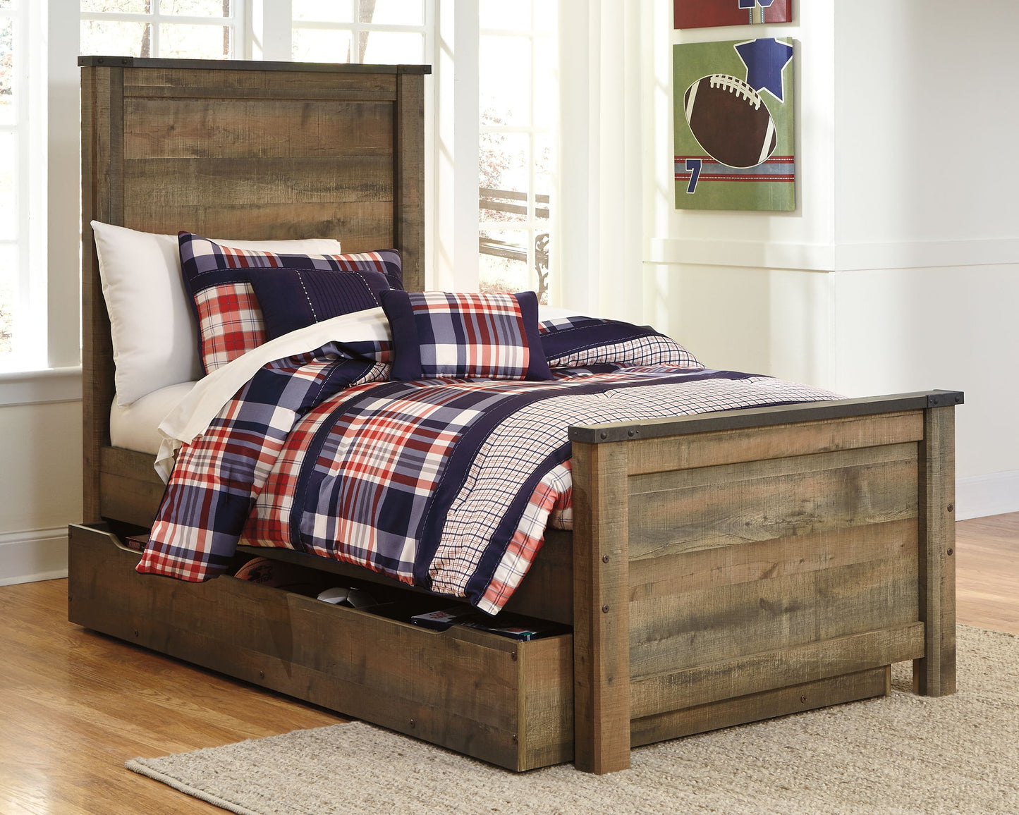 Trinell - Panel Bed