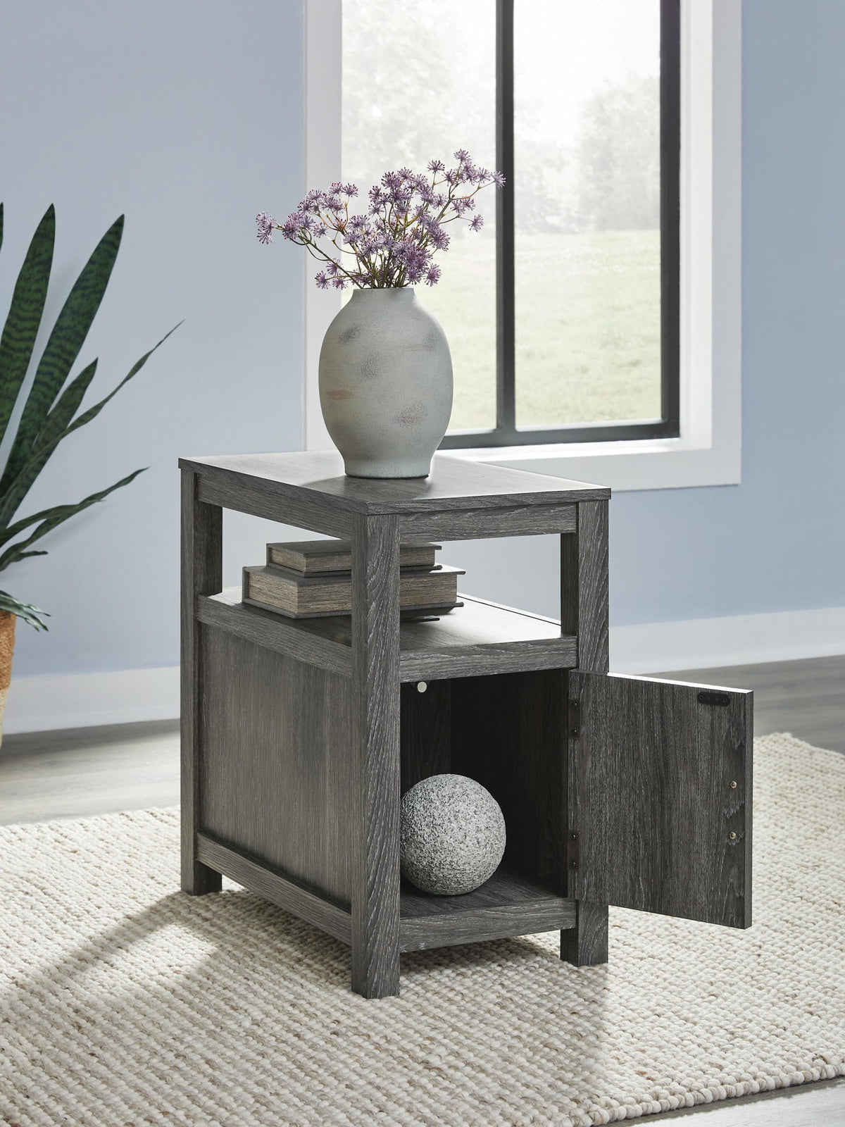 Fendenmore - Chair Side End Table