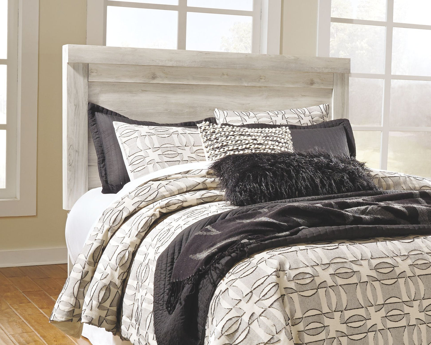 Bellaby - Platform Bed With Storage