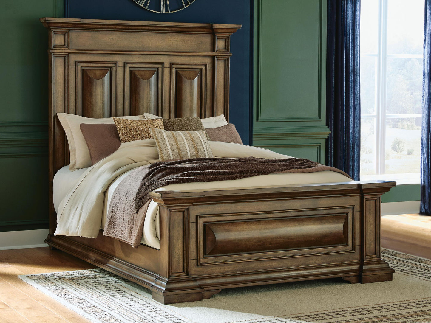 Frantanna - Panel Bed