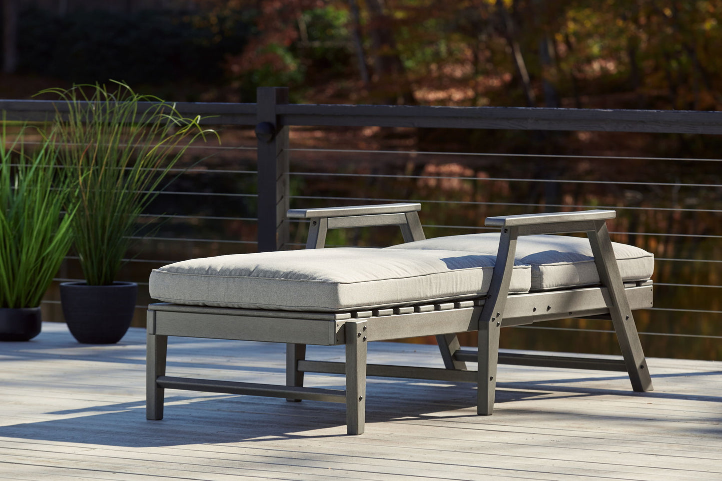 Visola - Chaise Lounge with Cushion - Gray