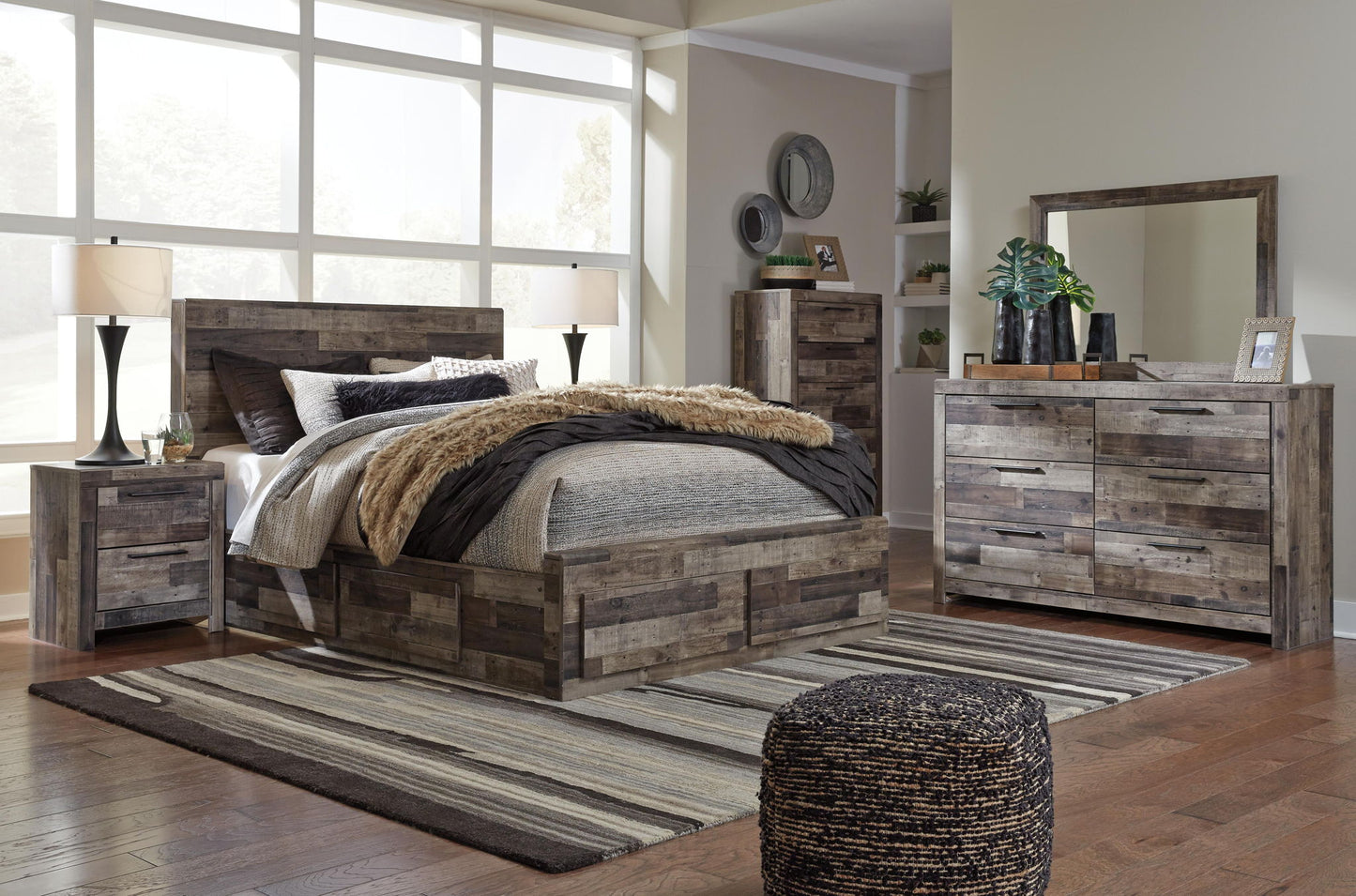 Derekson - Panel Bed
