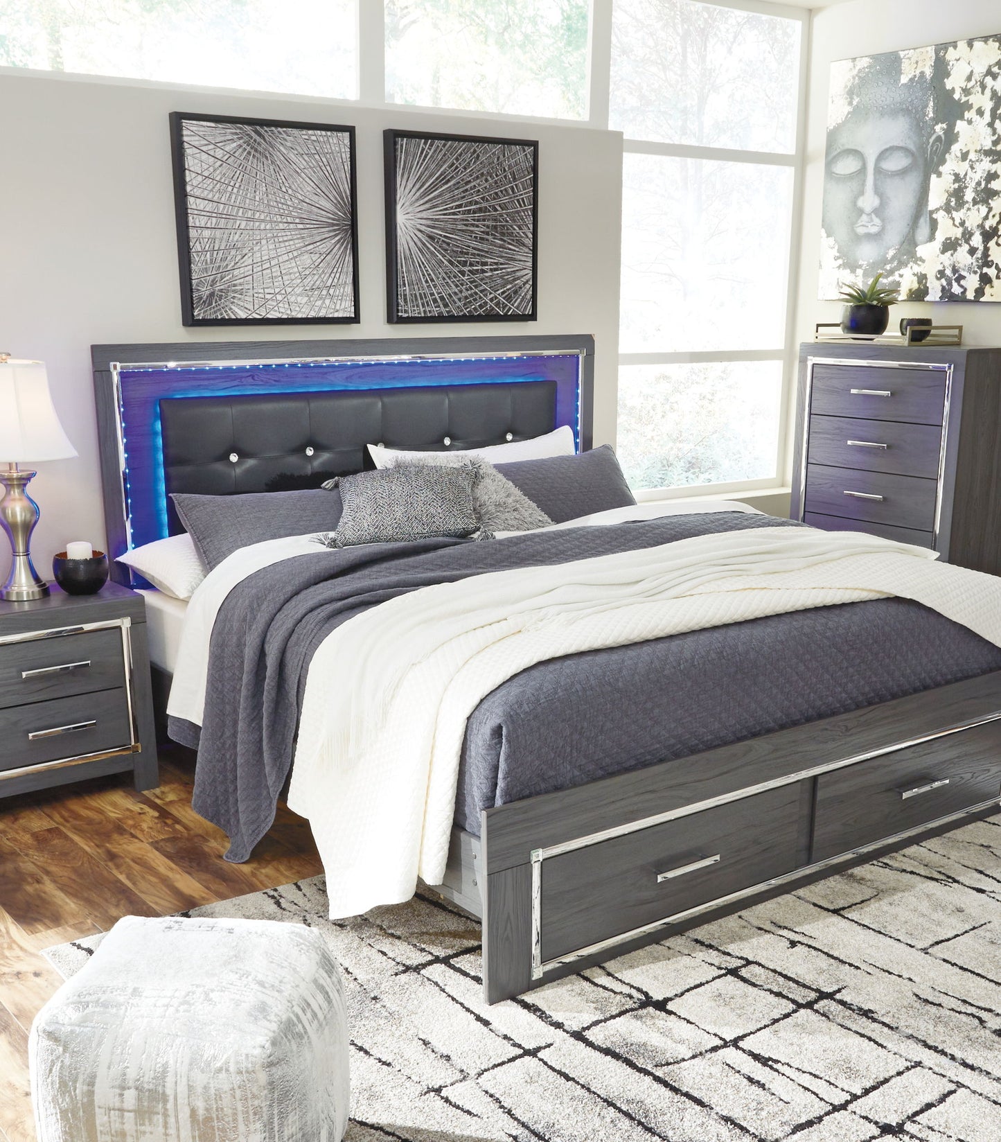 Lodanna - Panel Bed