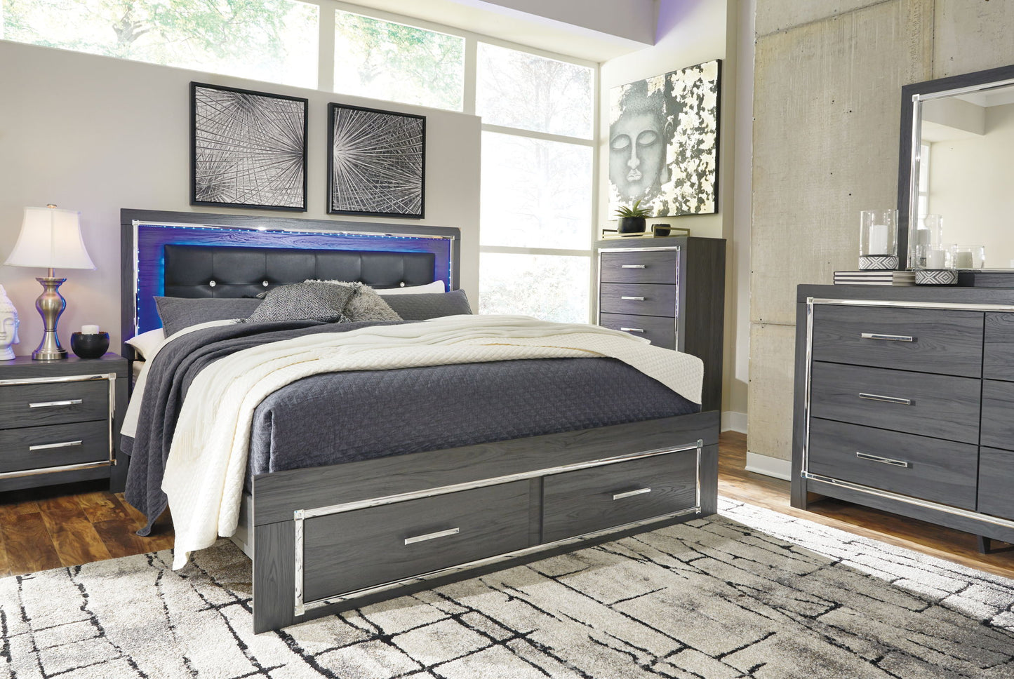 Lodanna - Panel Bed