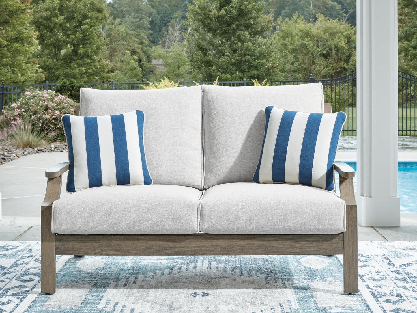 Rainier Ranch - Loveseat With Cushion - Brown / Beige