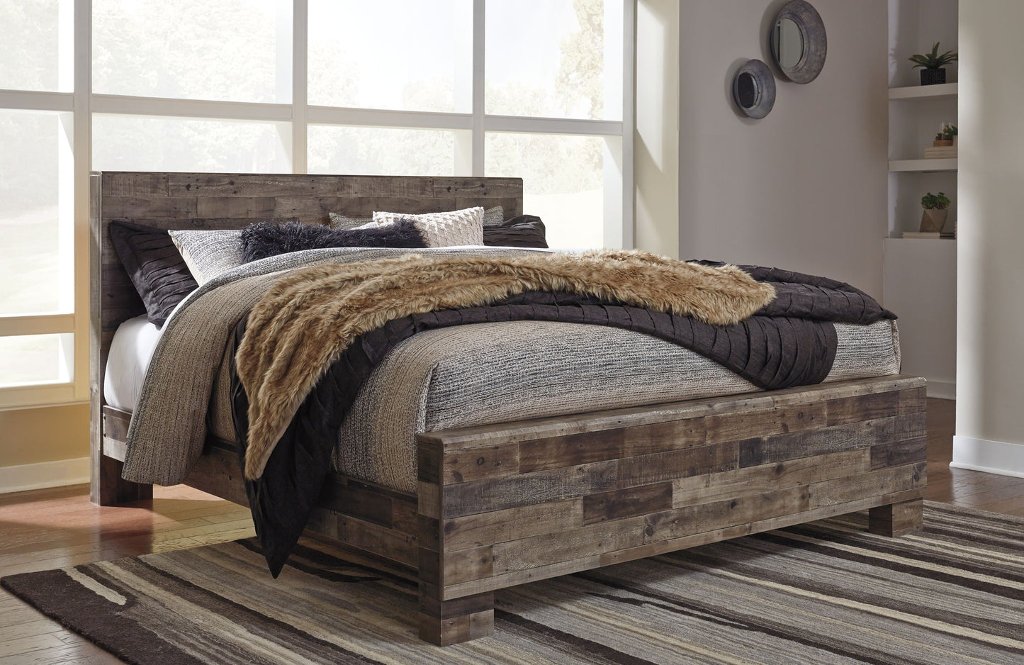 Derekson - Panel Bed
