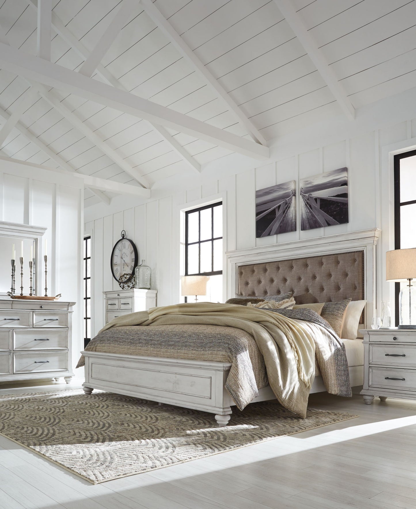 Kanwyn - Upholstered Panel Bed