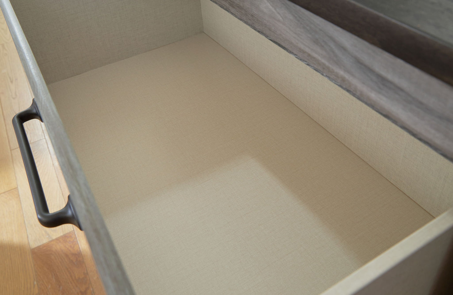 Bronyan - Dresser