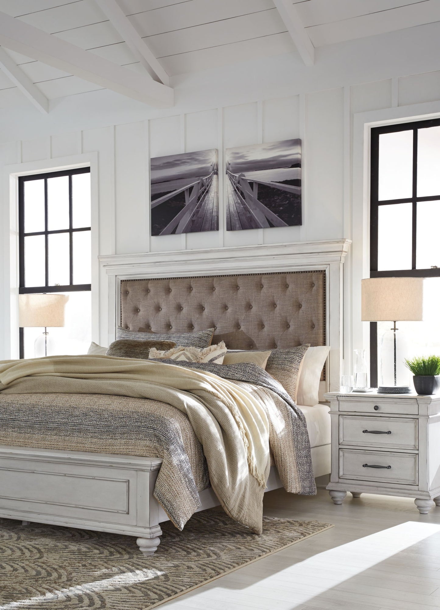 Kanwyn - Upholstered Panel Bed