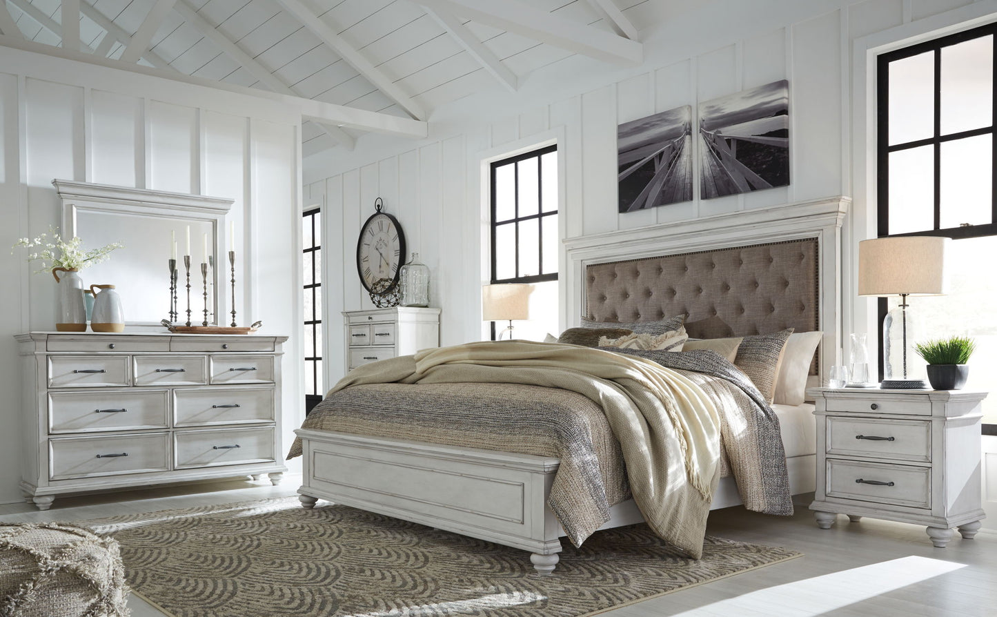 Kanwyn - Upholstered Panel Bed