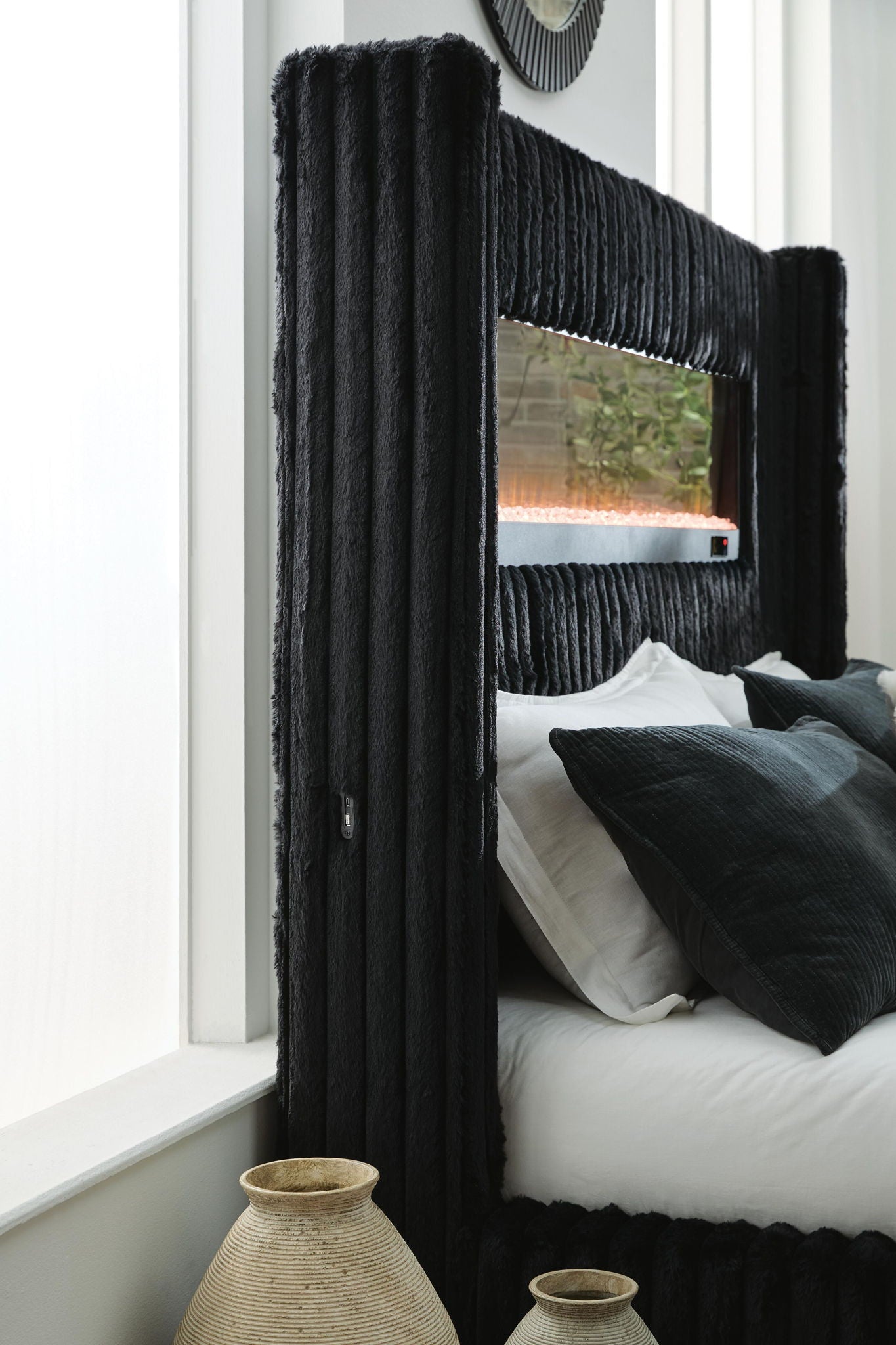 Tayleena - Upholstered Bed With Fireplace And Wireless Audio
