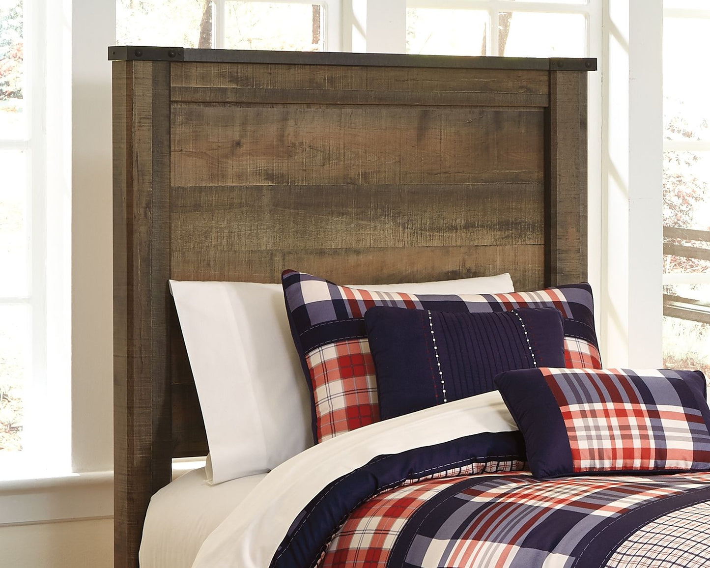 Trinell - Panel Bed