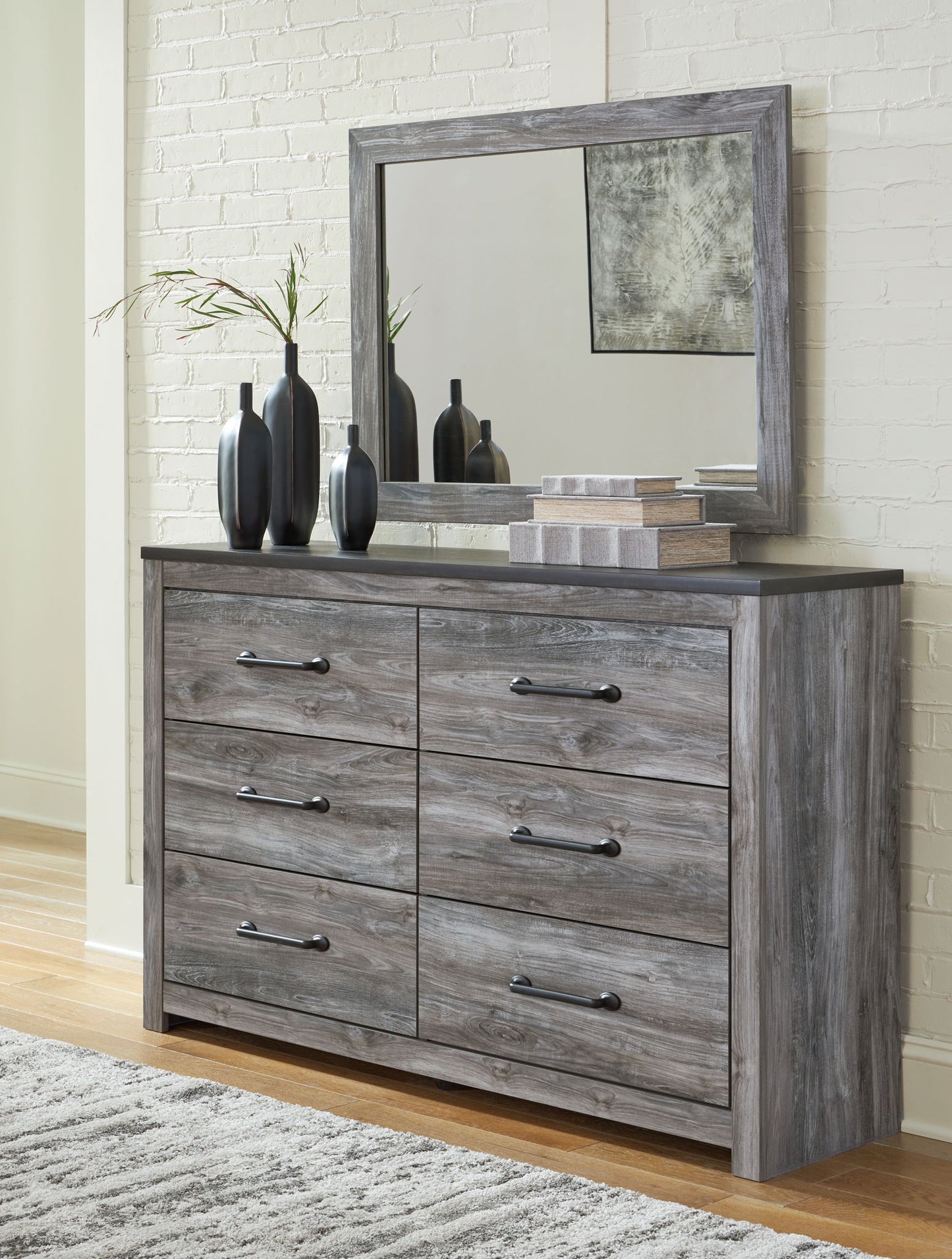 Bronyan - Dresser