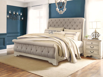 Realyn - Upholstered Sleigh Bed