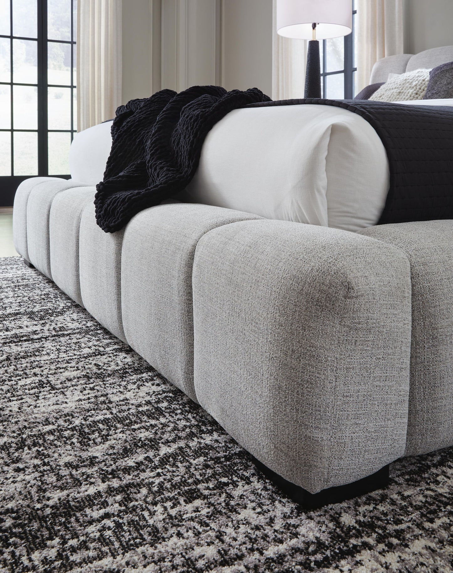 Grendusk - Upholstered Bed