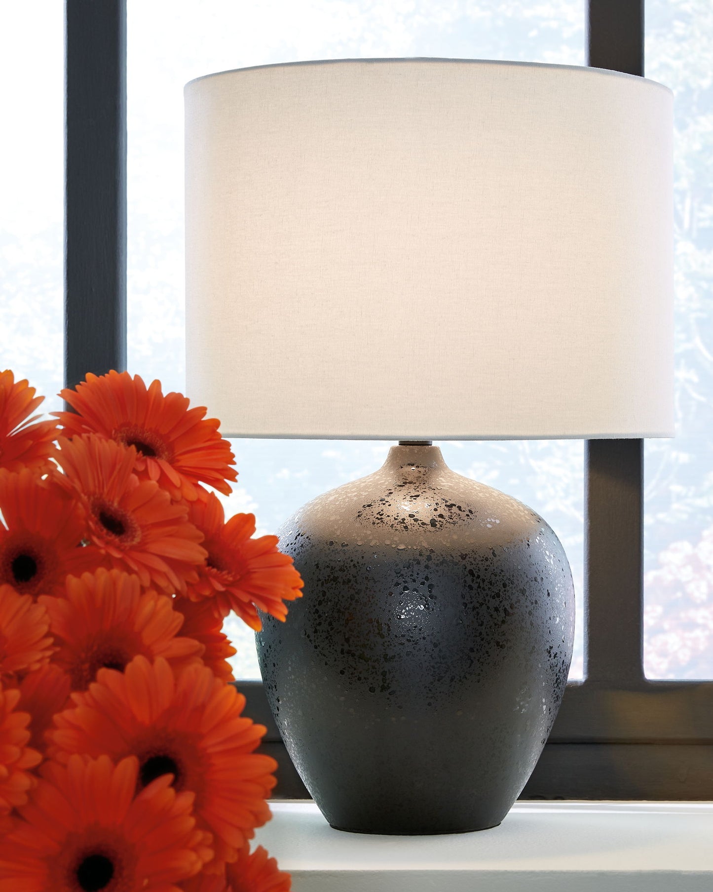 Ladstow - Ceramic Table Lamp  - Black