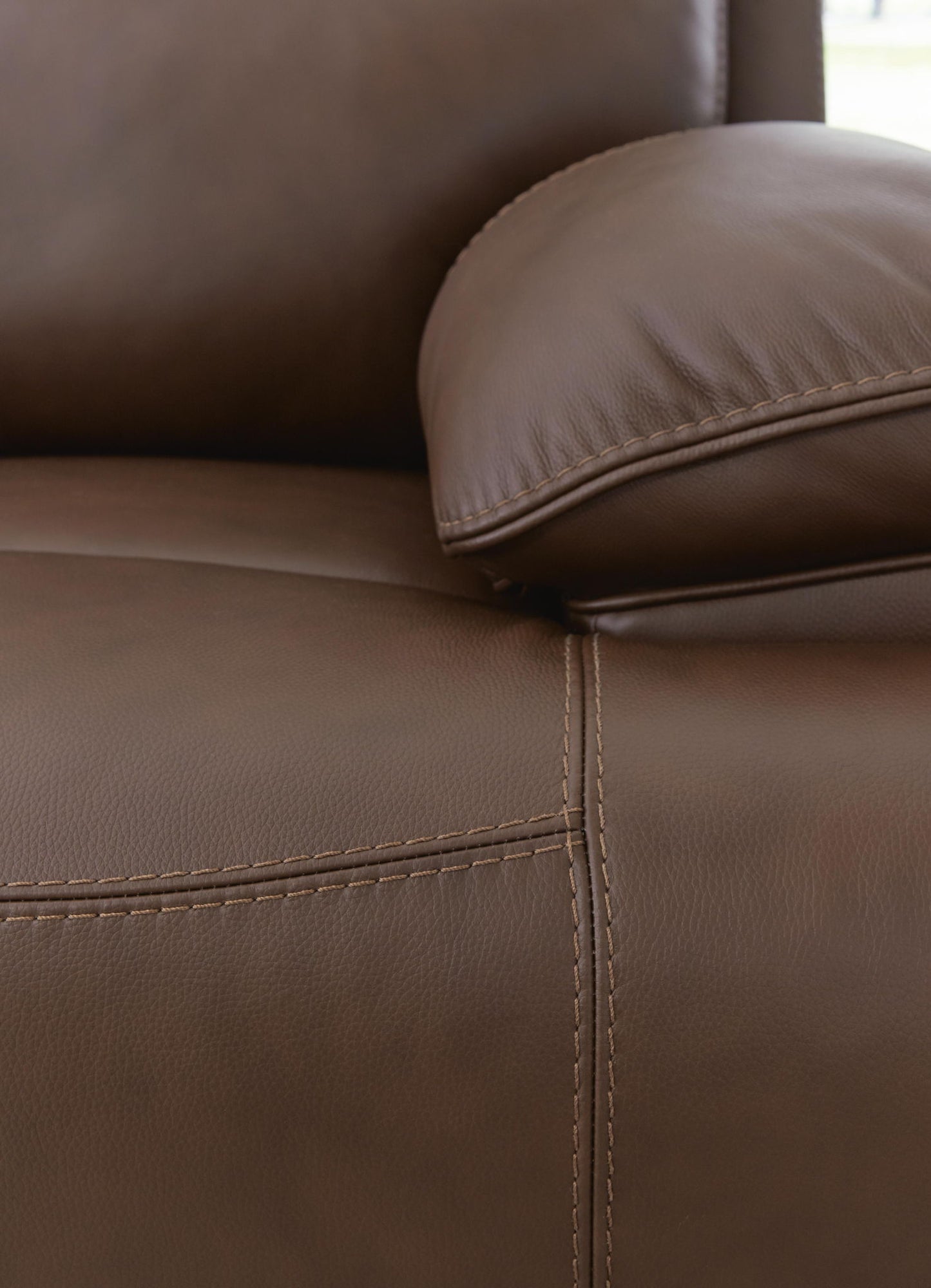 Vonryan - Power Recliner / Adj Headrest - Tobacco